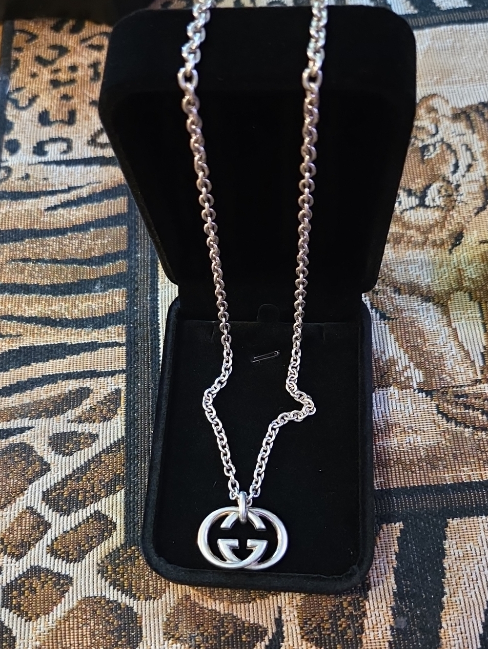 Gucci Silver Interlocking GG Pendant Necklace - Picture 5 of 5